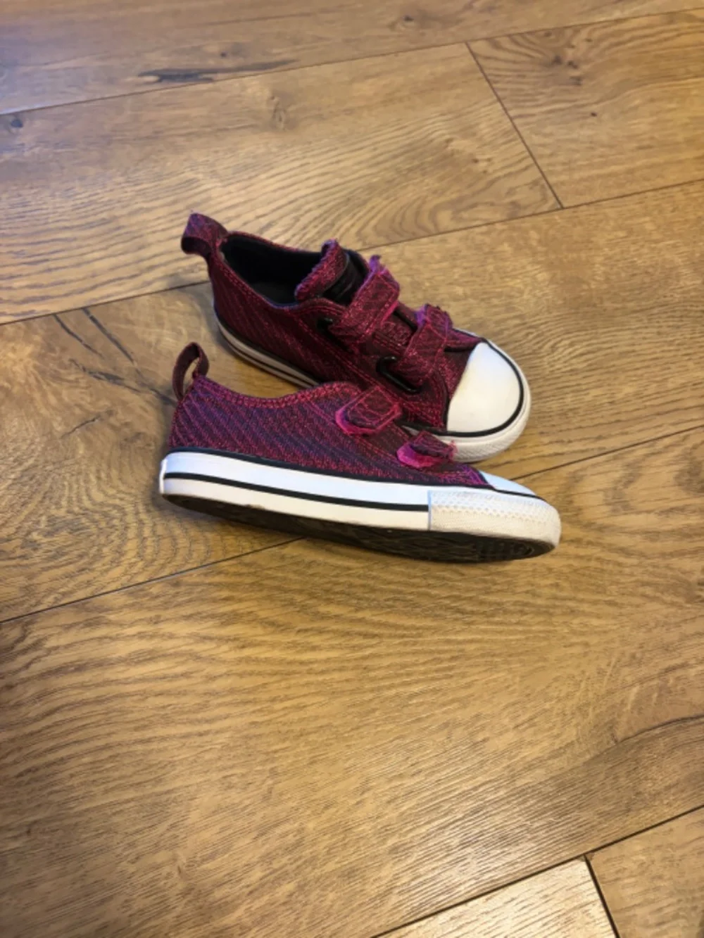 Converse Toddler Shoes – Size 7C